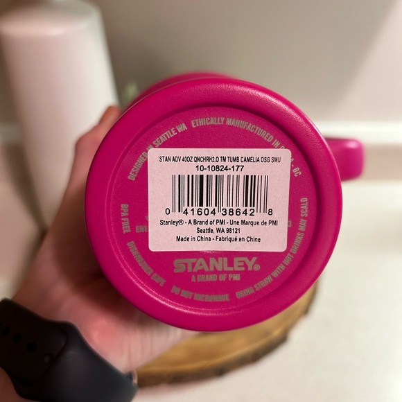 SALE: AUTHENTIC STANLEY QUENCHER 40OZ | 1.8L Camelia 💕 - Picture 4 of 5